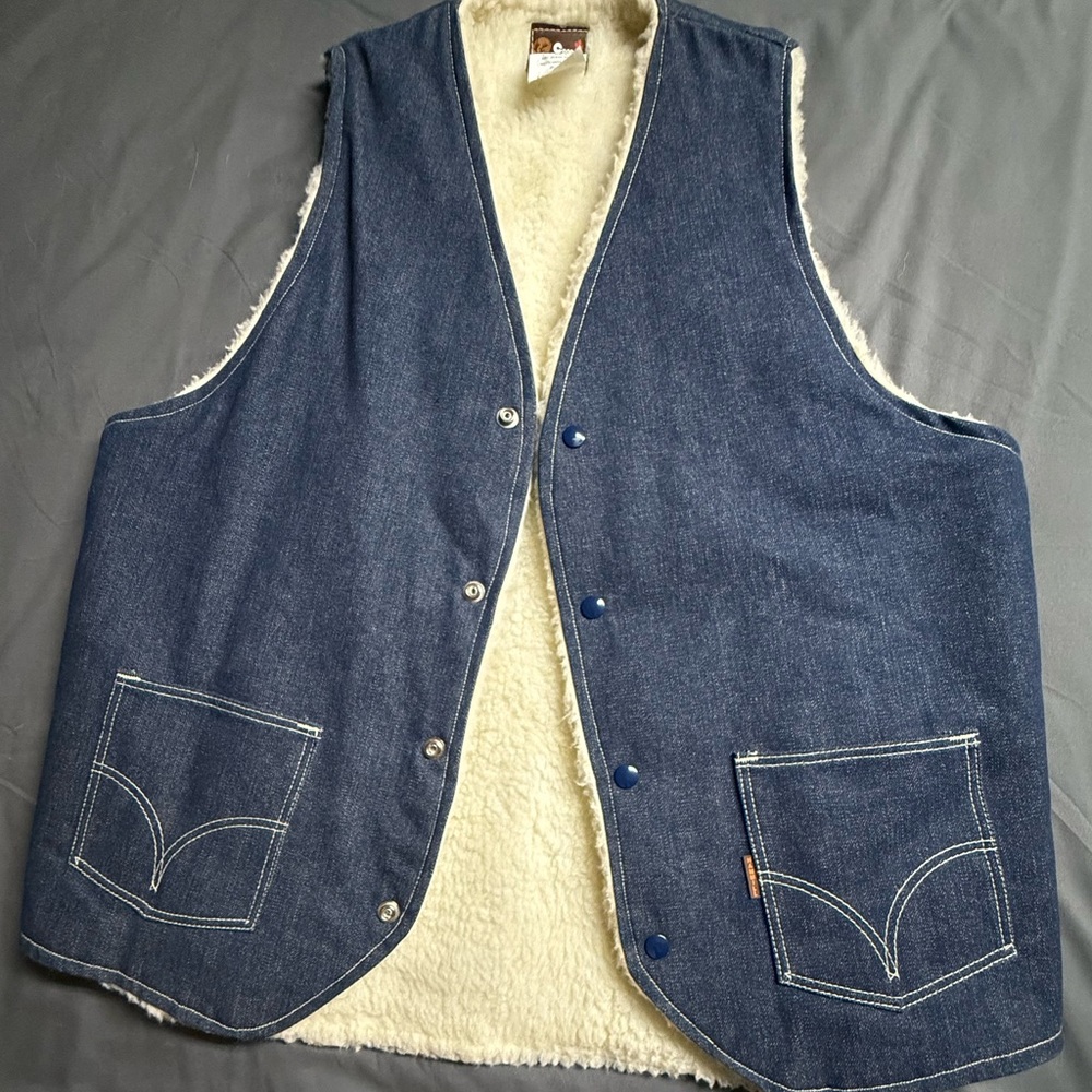 Vintage Canadian Caribou, XL. Dark denim sherpa vest.